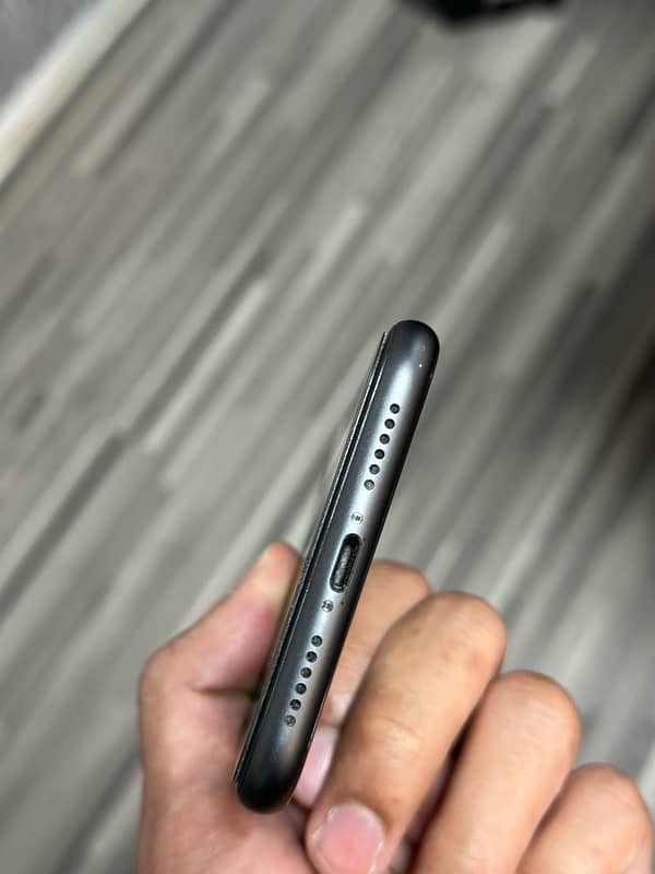 i phone 11 64GB  box pack non PTA just sim time used 4 month 6