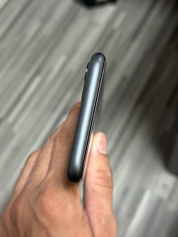 i phone 11 64GB  box pack non PTA just sim time used 4 month 7
