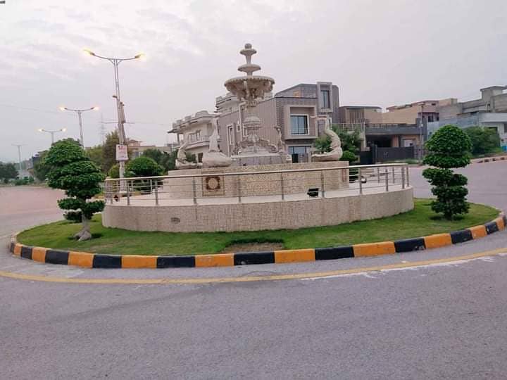 8 Marla Beautiful Location Near Main Road Markaz And Masjid Residential Plot For Sale 5