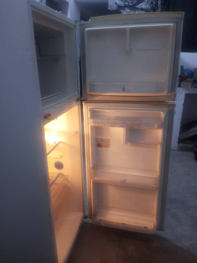 Fridge / Refrigerator in excelent condition for sale 0
