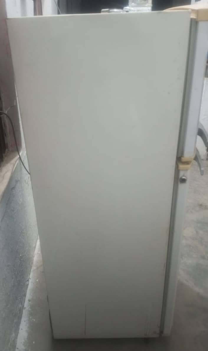 Fridge / Refrigerator in excelent condition for sale 3