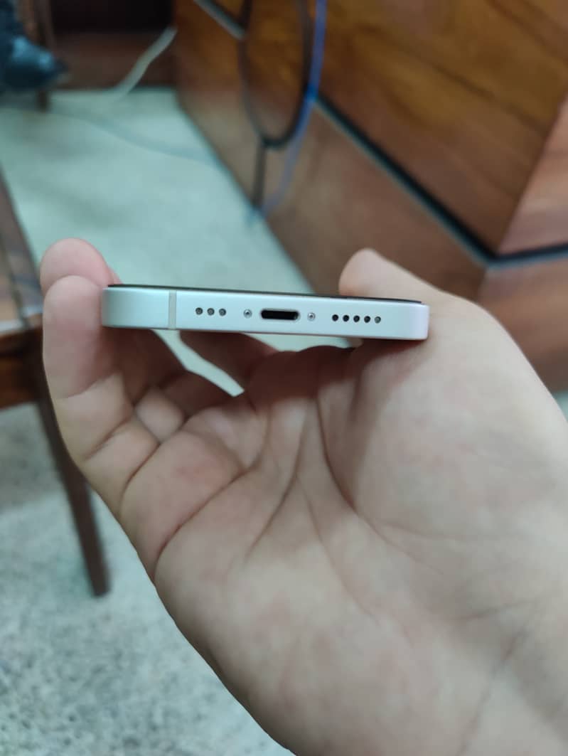 iPhone 14 White - 128GB (10/10 Condition) 1
