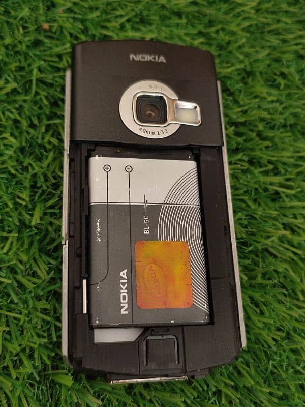 Nokia N70 Antique Phone 10/10 condition With original Charger 6