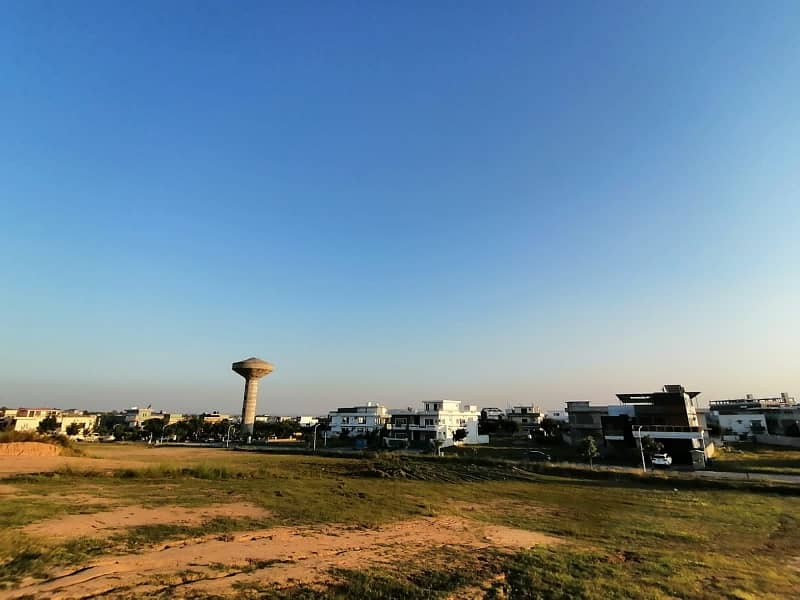Buy A Centrally Located 7 Marla Residential Plot In Gulberg Residencia - Block V 1