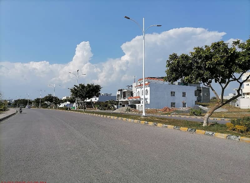 Buy A Centrally Located 7 Marla Residential Plot In Gulberg Residencia - Block V 3