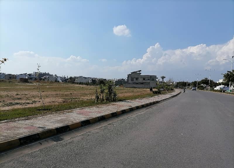 Buy A Centrally Located 7 Marla Residential Plot In Gulberg Residencia - Block V 4