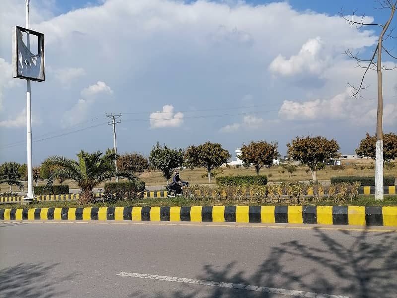 Buy A Centrally Located 7 Marla Residential Plot In Gulberg Residencia - Block V 9