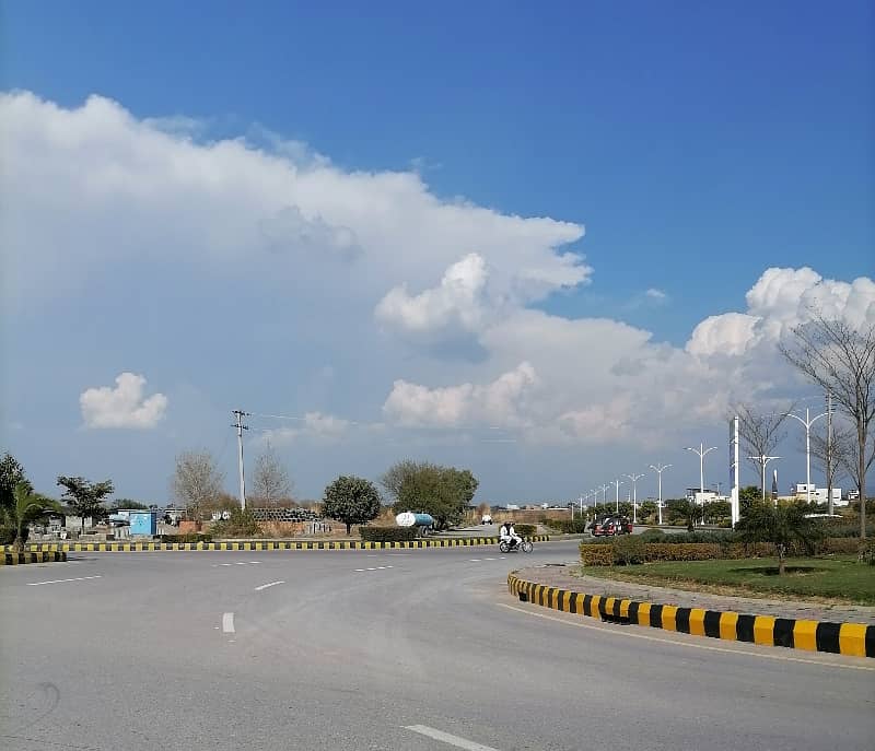 10 Marla Residential Plot In Gulberg Residencia - Block A Is Available 10