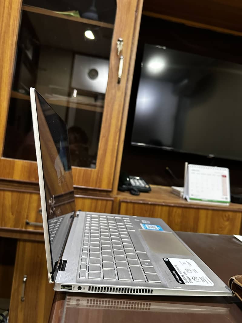 HP x360, 14”, touch screen Core i5, 10th Gen, 8GB RAM, 1 TB SSD 1