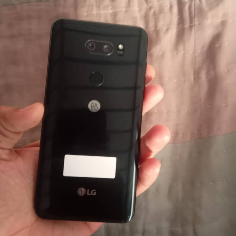 LG V30 10 by 10 condition wtsp 03200383234 2