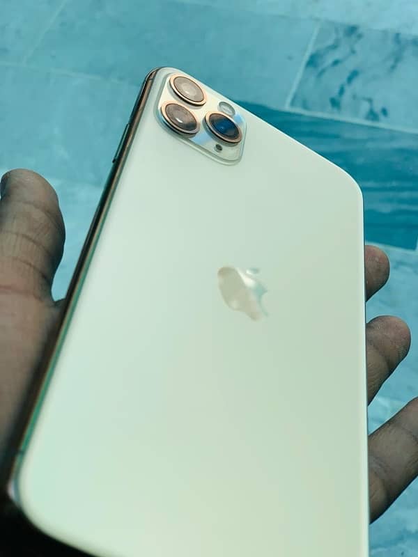 iPhone 11pro max golden couler 0