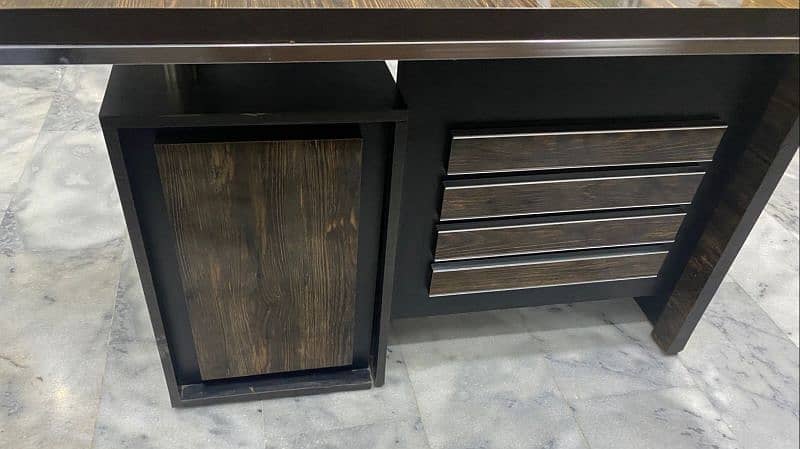 Wooden Executive Office Table with Drawers – Excellent Condition 2