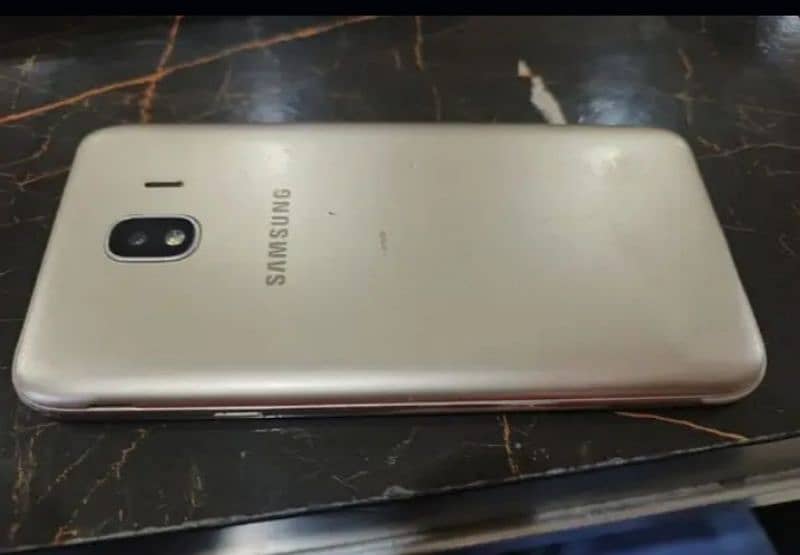 Samsung j4 available for very neglected price 1