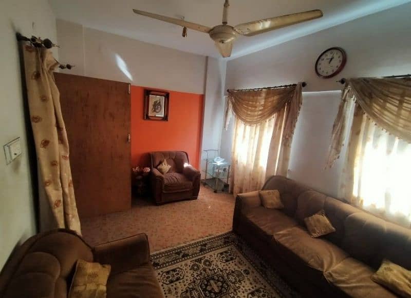I am selling my 3 side corner apartment 0