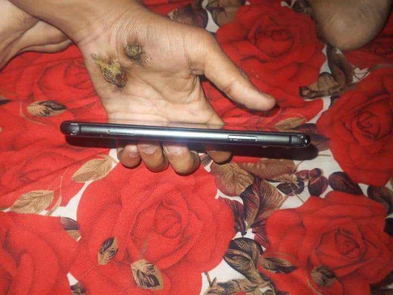 iphone 11 128gb read in description 3