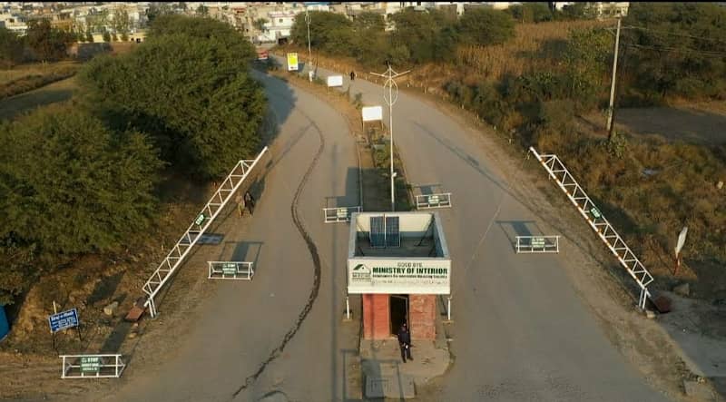50x90 Possession Level Double Road Plot Available 39