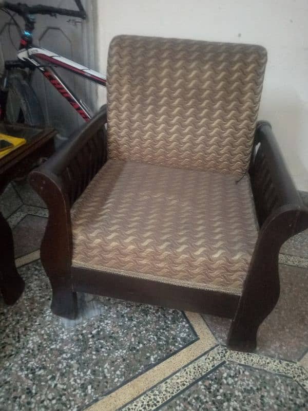 Sofa for sale home used 5 seater sofa 3