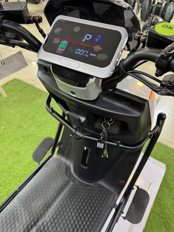 Flash Electric scooty/scooter/Bike 2025 New evee/ramza/metro 5