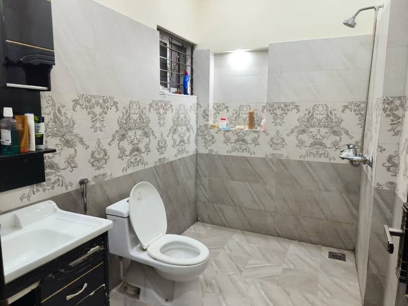 1 Kanal Used House for Sale 4