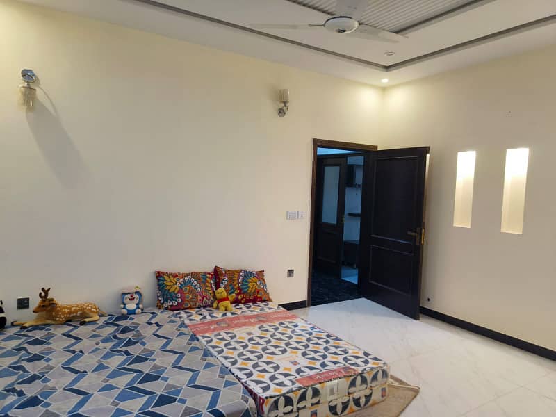 1 Kanal Used House for Sale 12