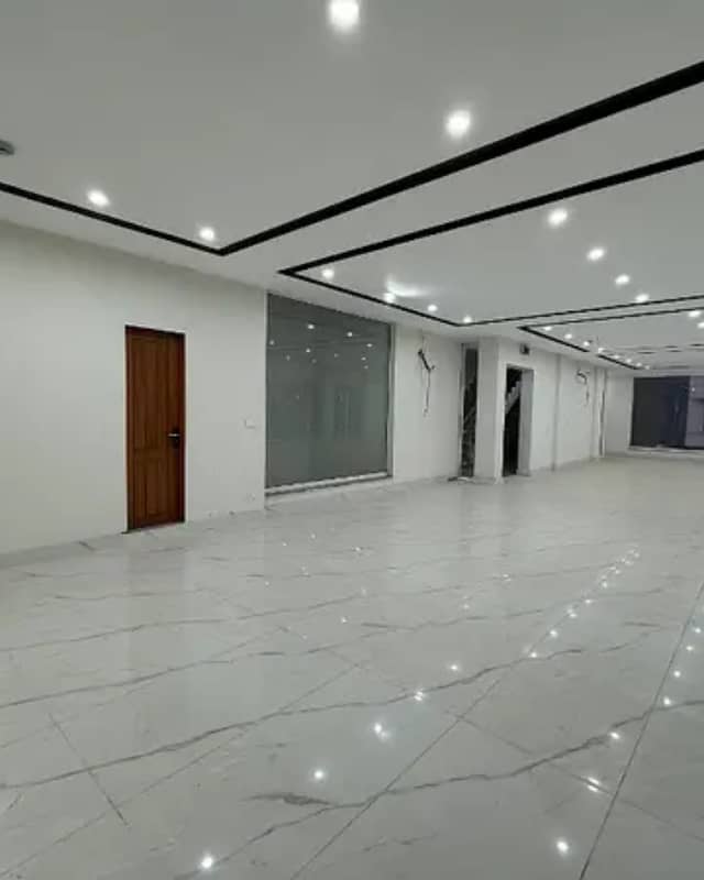 Prime location 8 Marla Commercial Building Available for sale With ROI 10 Lac in DHA Phase 3 Block XX 2