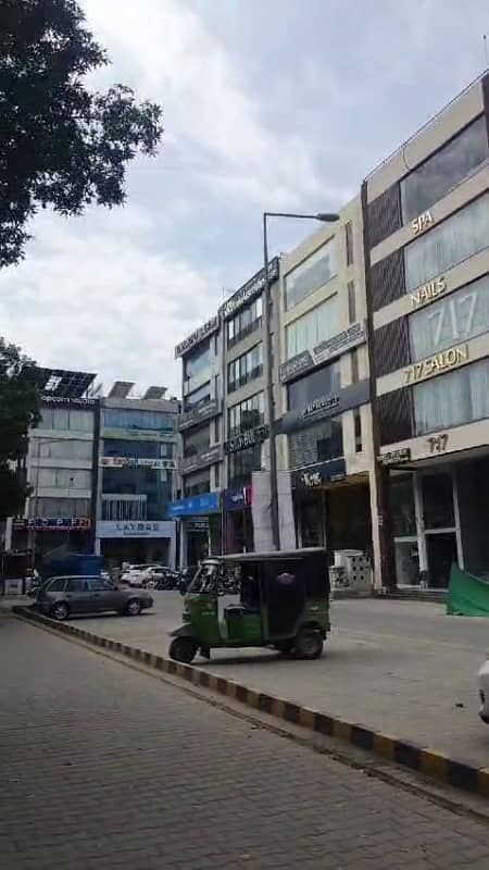 Prime location 8 Marla Commercial Building Available for sale With ROI 10 Lac in DHA Phase 3 Block XX 4