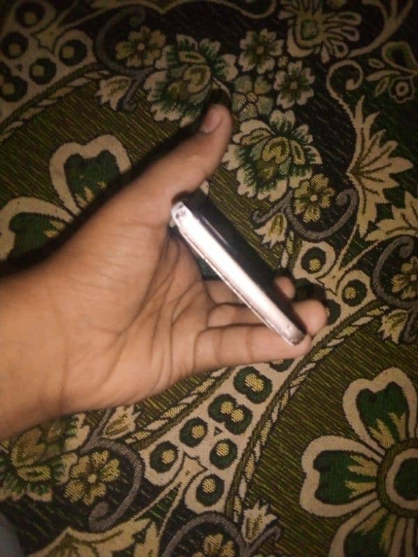 Qmobile i6 metal One ram 1gb memory 8gb 03400376330 0