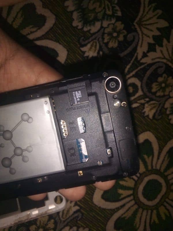 Qmobile i6 metal One ram 1gb memory 8gb 03400376330 5