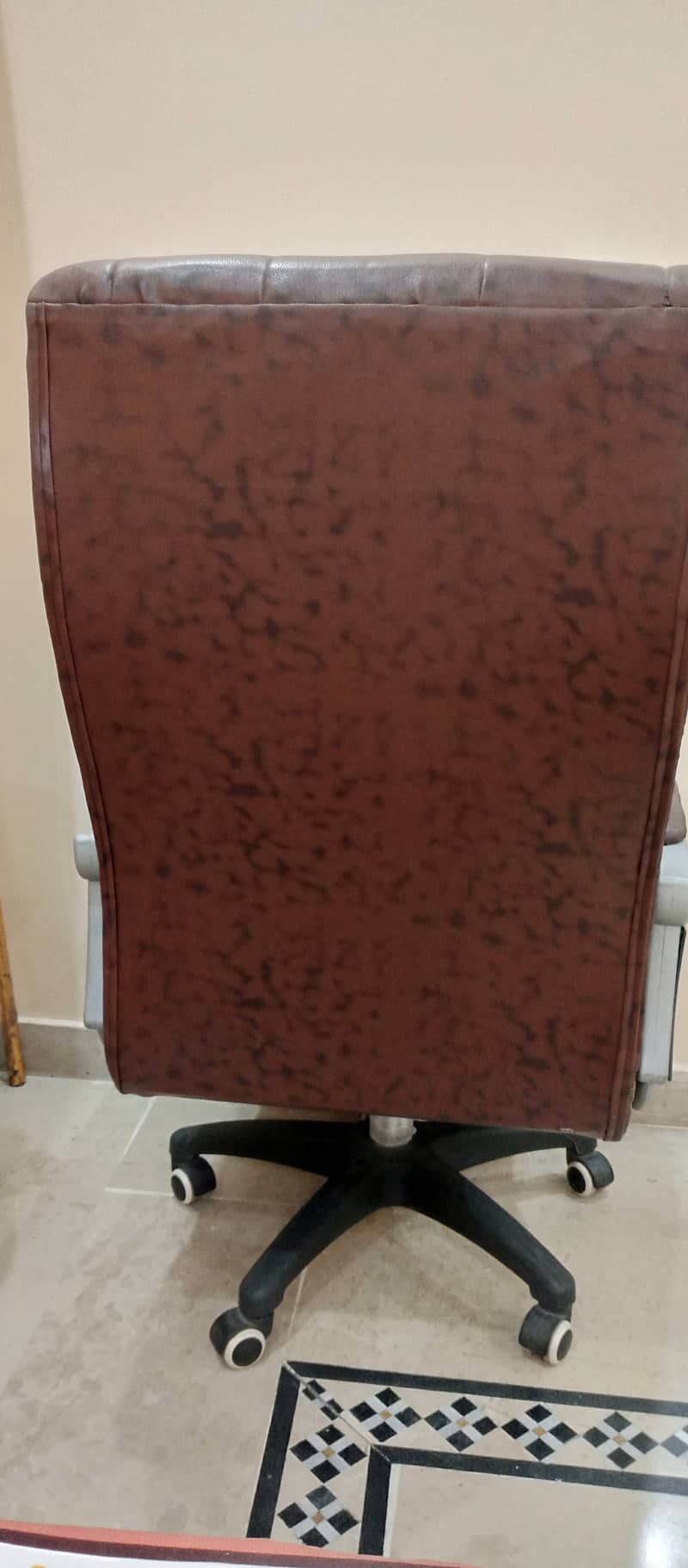 “Affordable Comfort | Budget Office Chair in Top Condition” 5