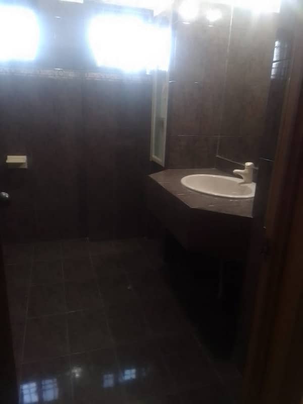 Dha phase-3 Block Z kanal 5bedrooms bungalow for rent 3 lakh 4