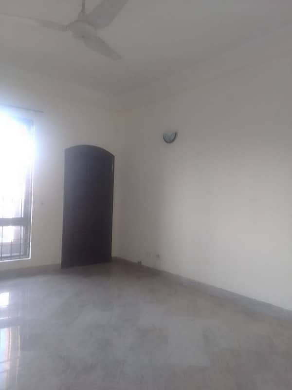 Dha phase-3 Block Z kanal 5bedrooms bungalow for rent 3 lakh 8