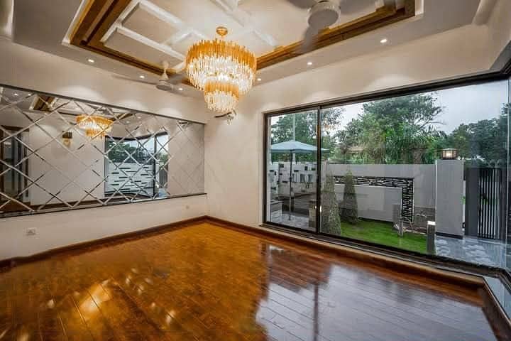 10 Marla Slightly Used Bungalow . (Picture Are Real) 3