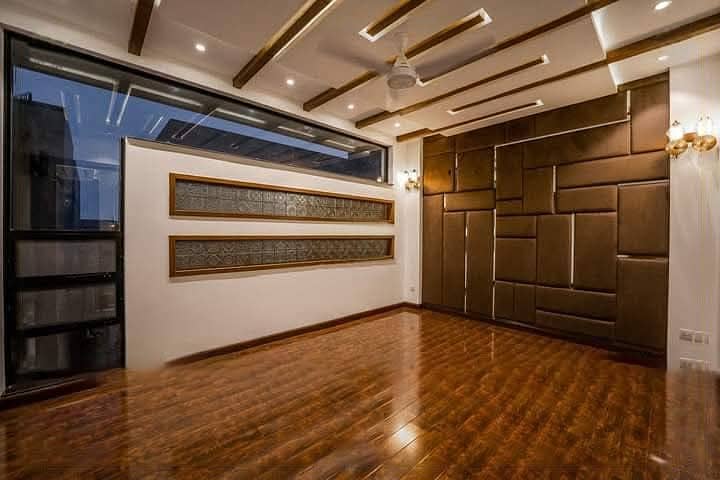 10 Marla Slightly Used Bungalow . (Picture Are Real) 6