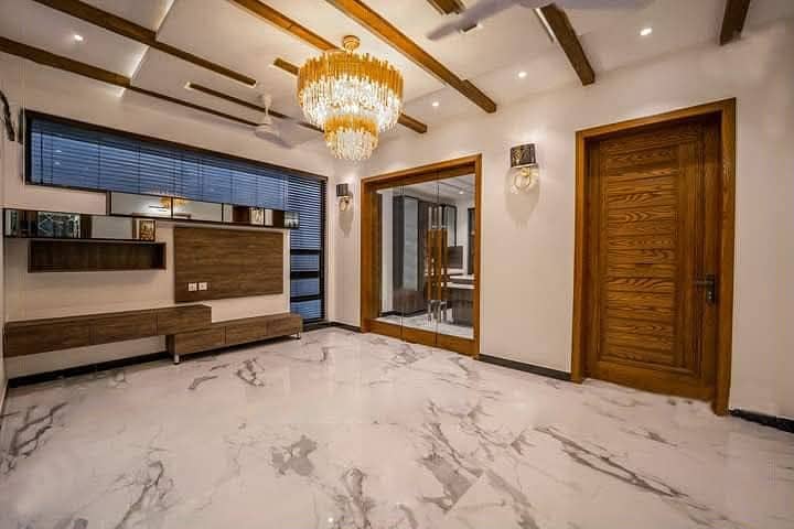 10 Marla Slightly Used Bungalow . (Picture Are Real) 10