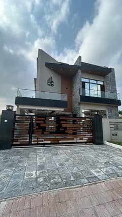 Bahria Town, Phase 8, 10 Marla Designer House, Perfectly Constructed Outstanding Location Near To Masjid Park School And Commercial Area