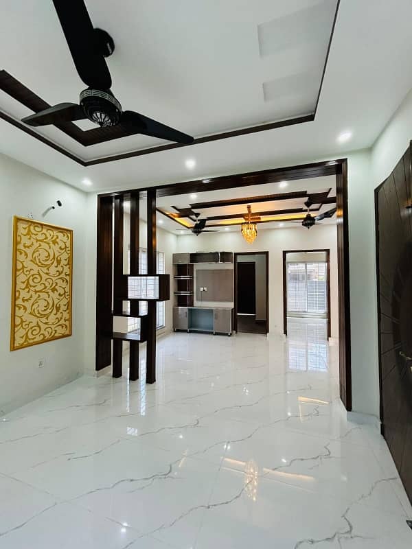 Prime Location House Of 20 Marla Is Available For Sale In EME Society - Block D, Lahore 0