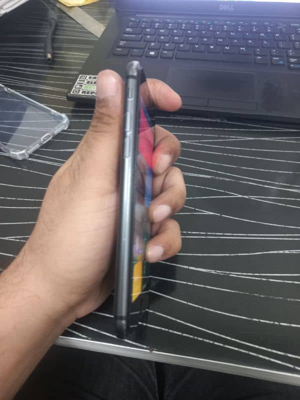Iphone 8 64 GB Non PTA 3
