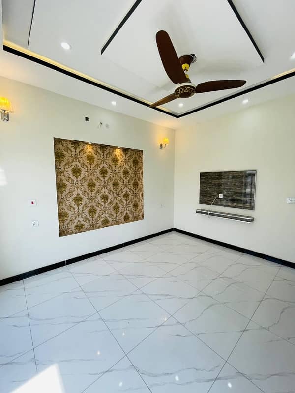 A Perfect Prime Location House Awaits You In EME Society - Block D Lahore 3