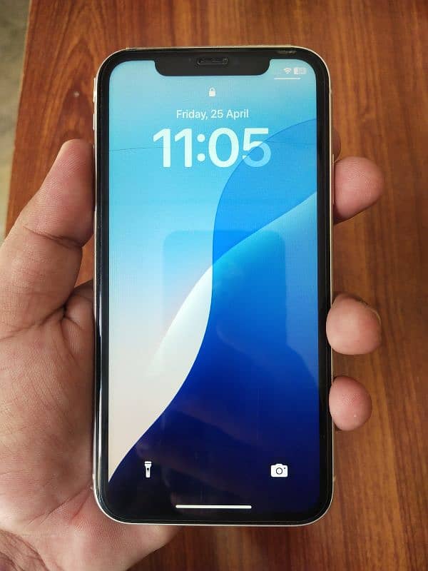 iPhone 11 white 64 GB Dual Sim Physical PTA Approved 0