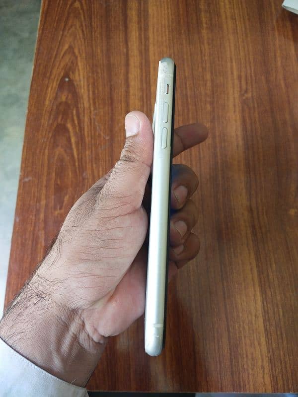 iPhone 11 white 64 GB Dual Sim Physical PTA Approved 3