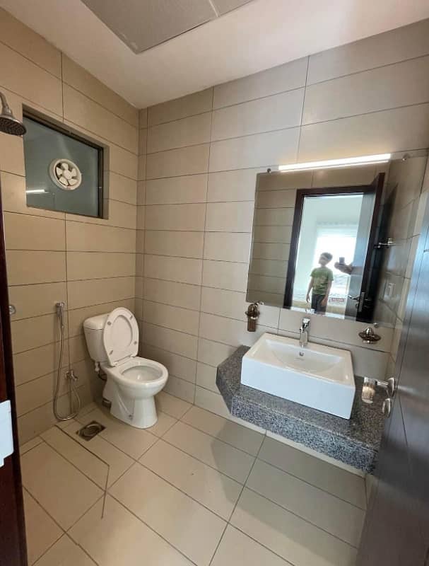 Brand New apartment ready to move prime location in paragon towers bahria town karachi 5