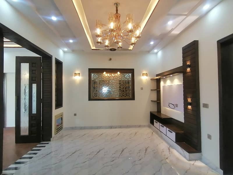 10 Marla House For sale In Gulshan-e-Ravi - Block F Lahore 1
