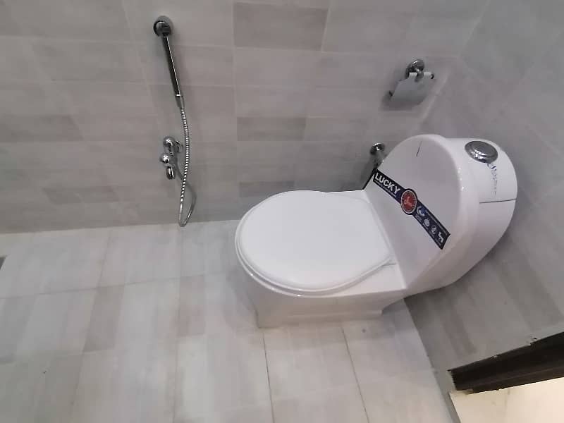 10 Marla House For sale In Gulshan-e-Ravi - Block F Lahore 3