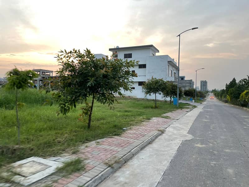 Corner 10 Marla Plot for Sale 1