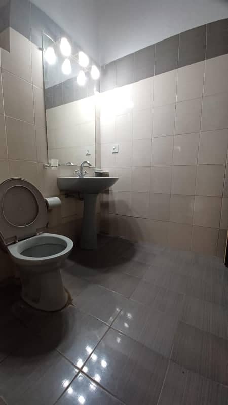 1 Kanal Full House For Rent In DHA Phase 1 Lahore 10
