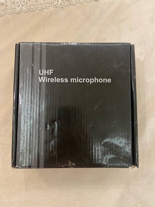 UHF WIRELESS MICROPHONE 1