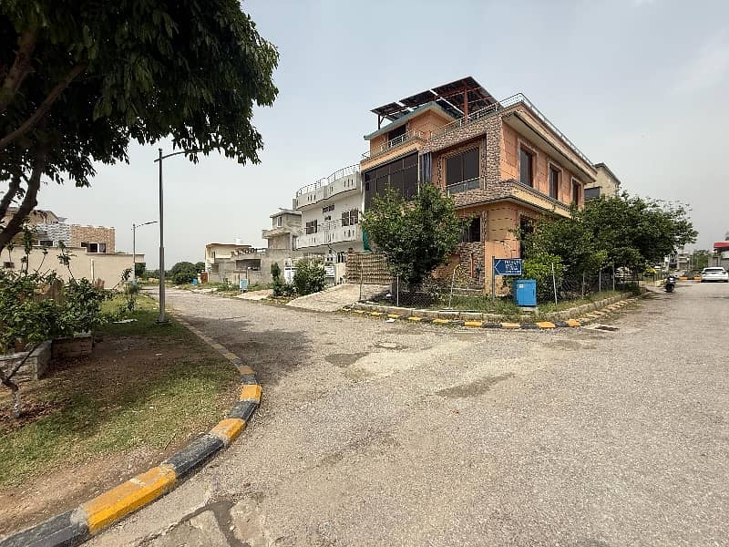T&T F. 17 35*70 PLOT FOR SALE NEAR TO POSSESSION ON GOOD LOCATION FIRST COME FIRST AVAIL THIS OPERTUINTY 0
