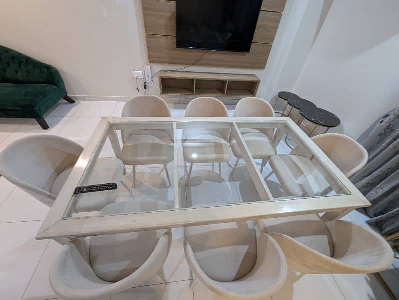dining table with Chairs 0