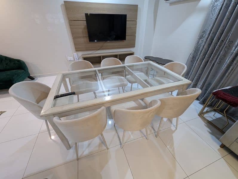 dining table with Chairs 1