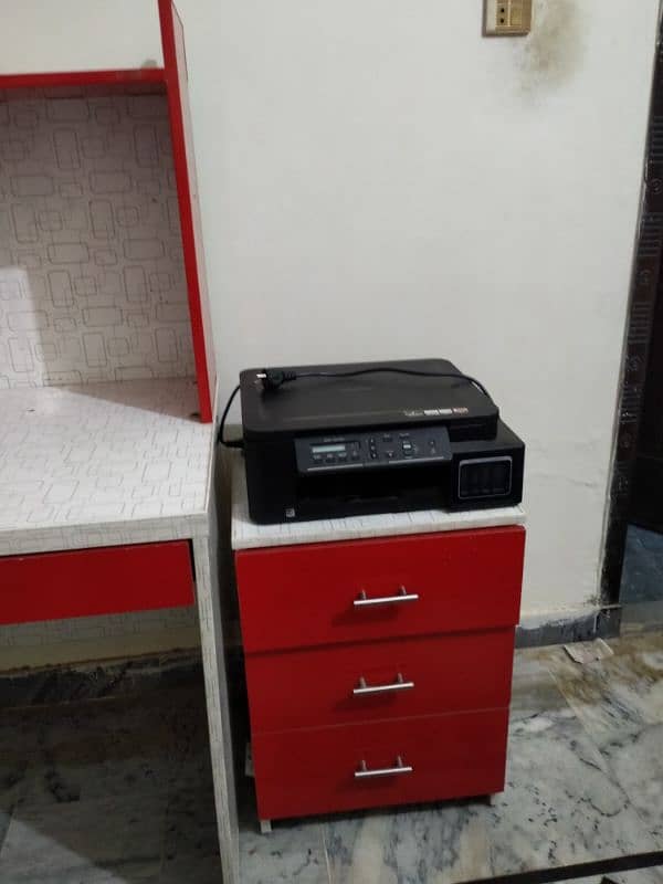 red and white study table 2